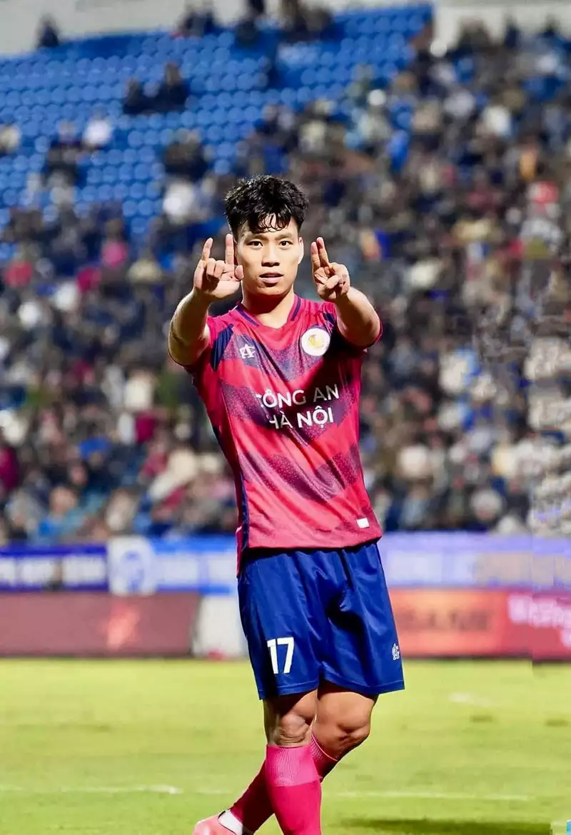 ảnh cầu thủ Vũ Văn Thanh 3