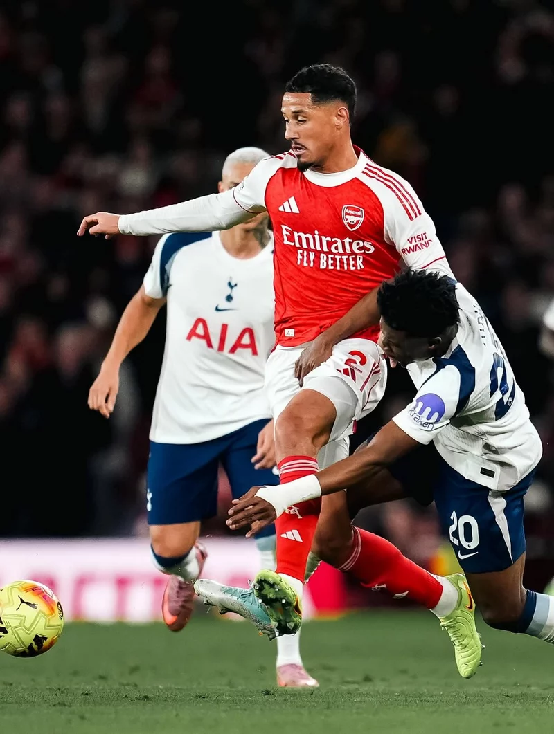 ảnh cầu thủ William Saliba 4