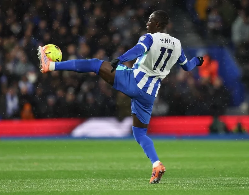 ảnh cầu thủ Yankuba Minteh 1