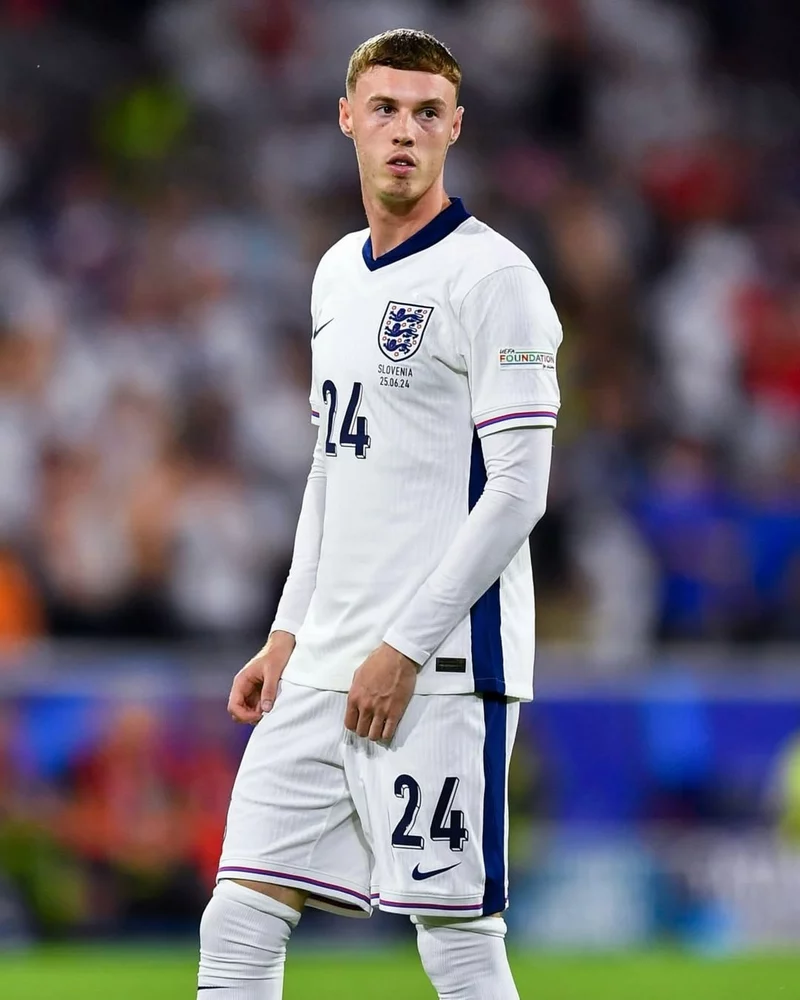 ảnh cầu thủ cole palmer 2