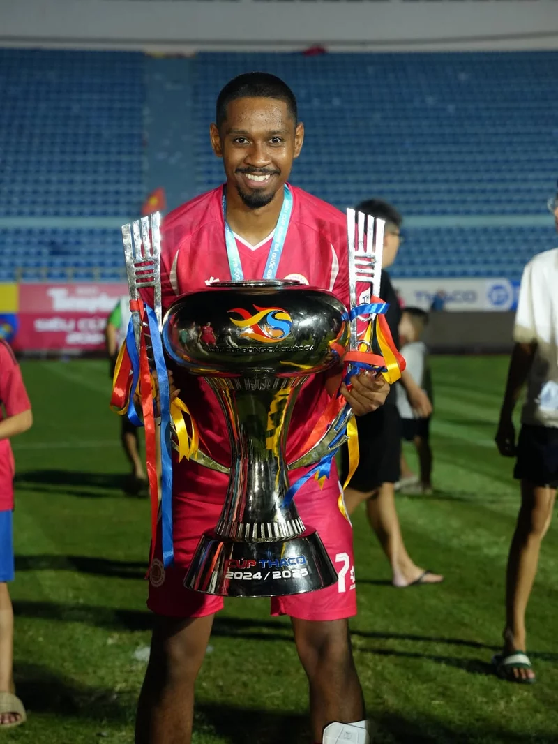 ảnh cầu thủ jason pendant quang vinh 1