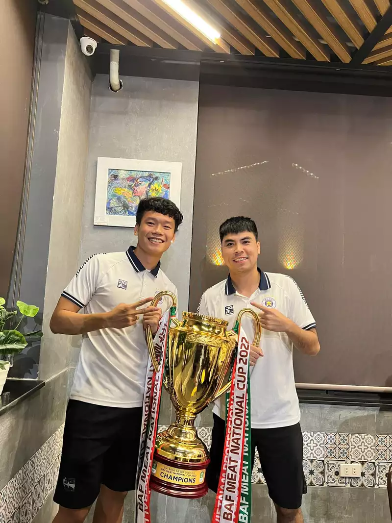 ảnh cầu thủ Nguyễn Thành Chung 2