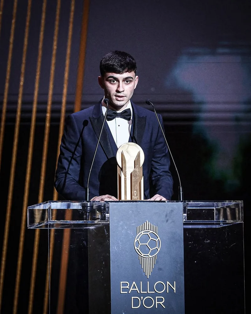 ảnh cầu thủ Pedri 2