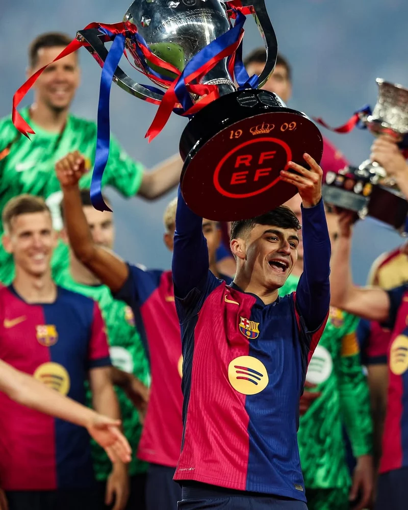 ảnh cầu thủ Pedri 3