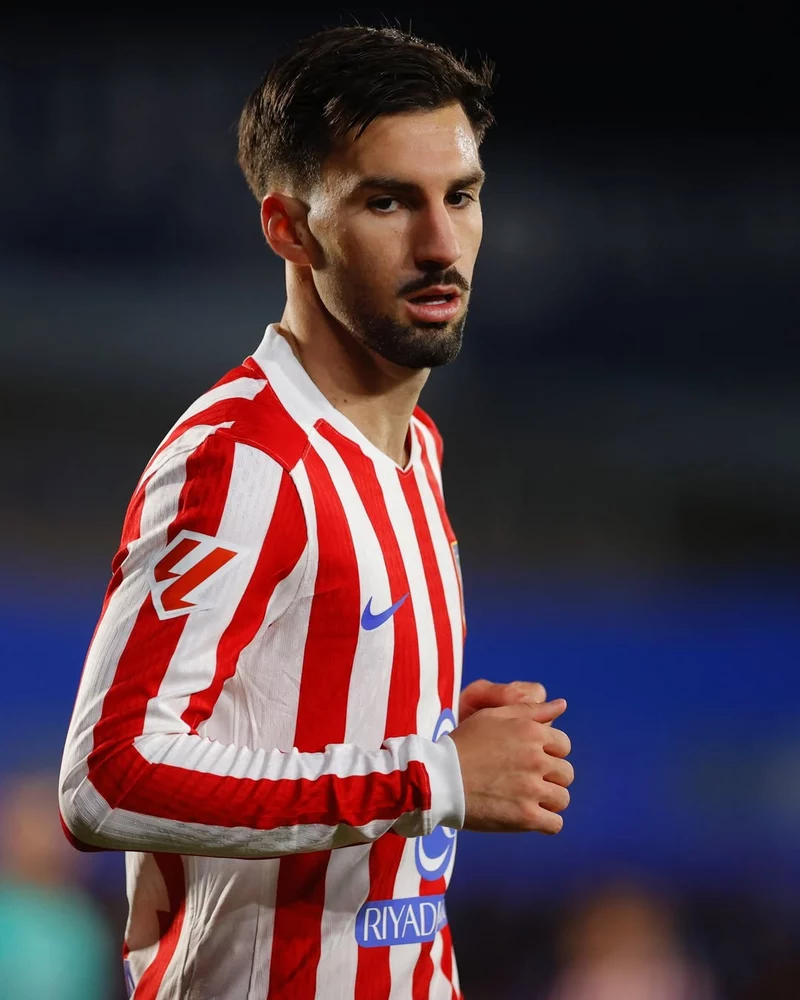 Hình ảnh cầu thủ Álex Baena 3