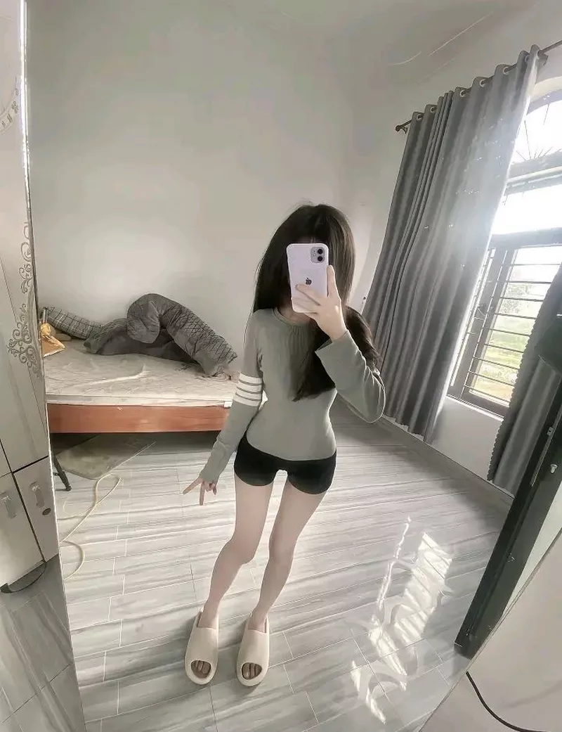 Ảnh gái xinh che mặt tạo cảm giác bí ẩn