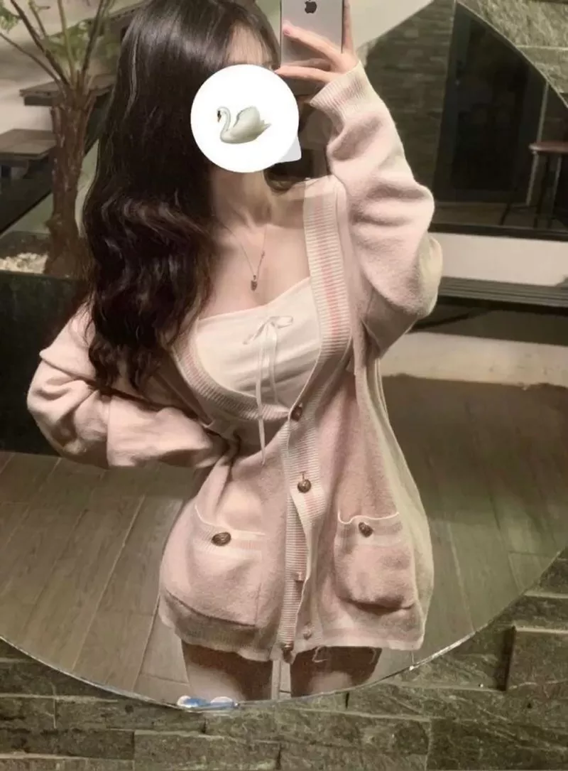 Ảnh gái xinh che mặt vibe nhẹ nhàng cuốn hút