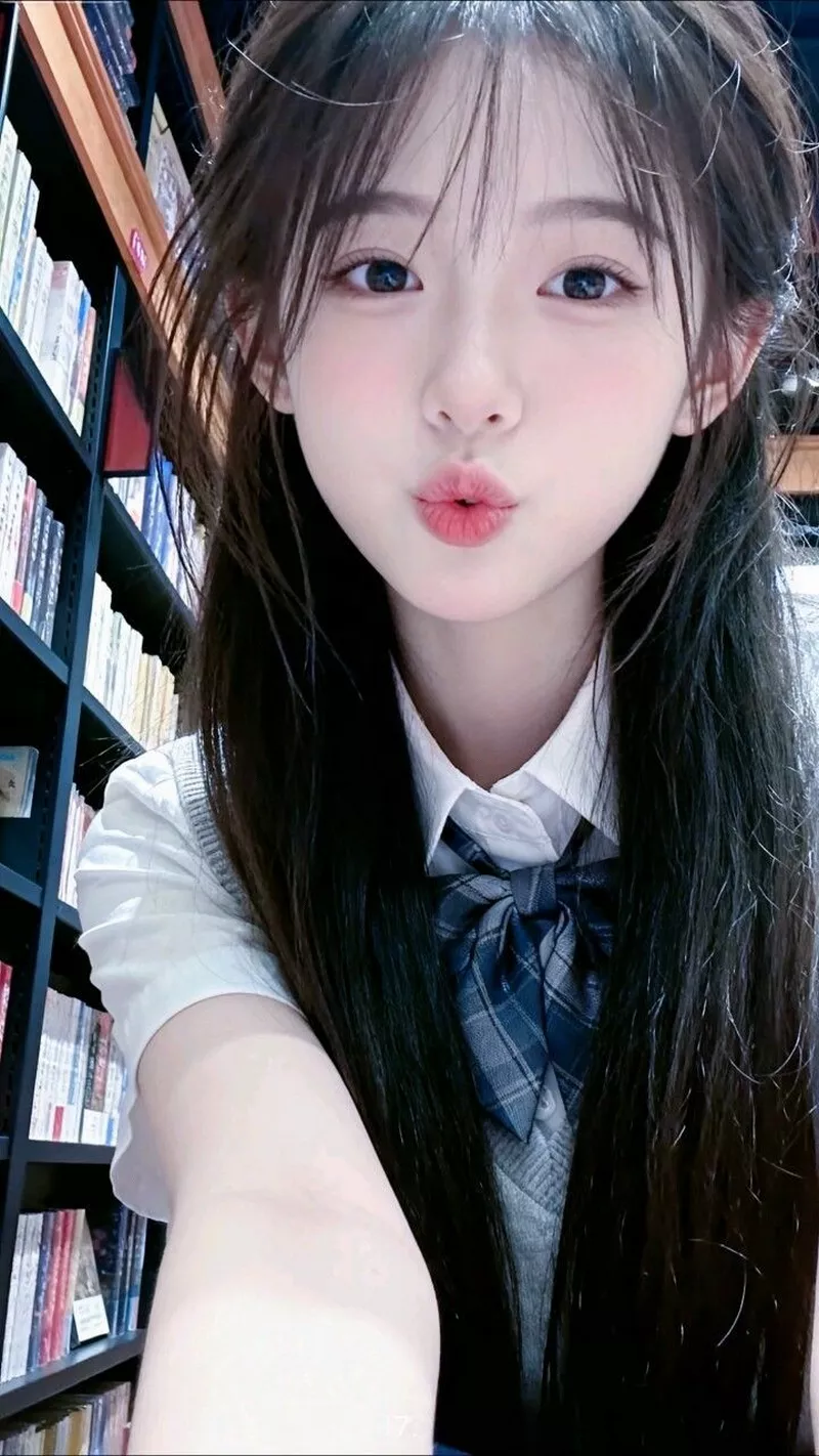 Ảnh gái xinh tạo dáng đơn giản mà đẹp