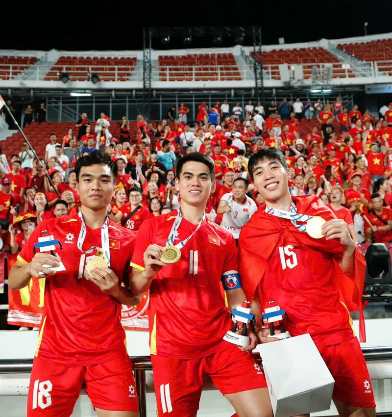 Hình ảnh cầu thủ Đặng Tuấn Phong 3