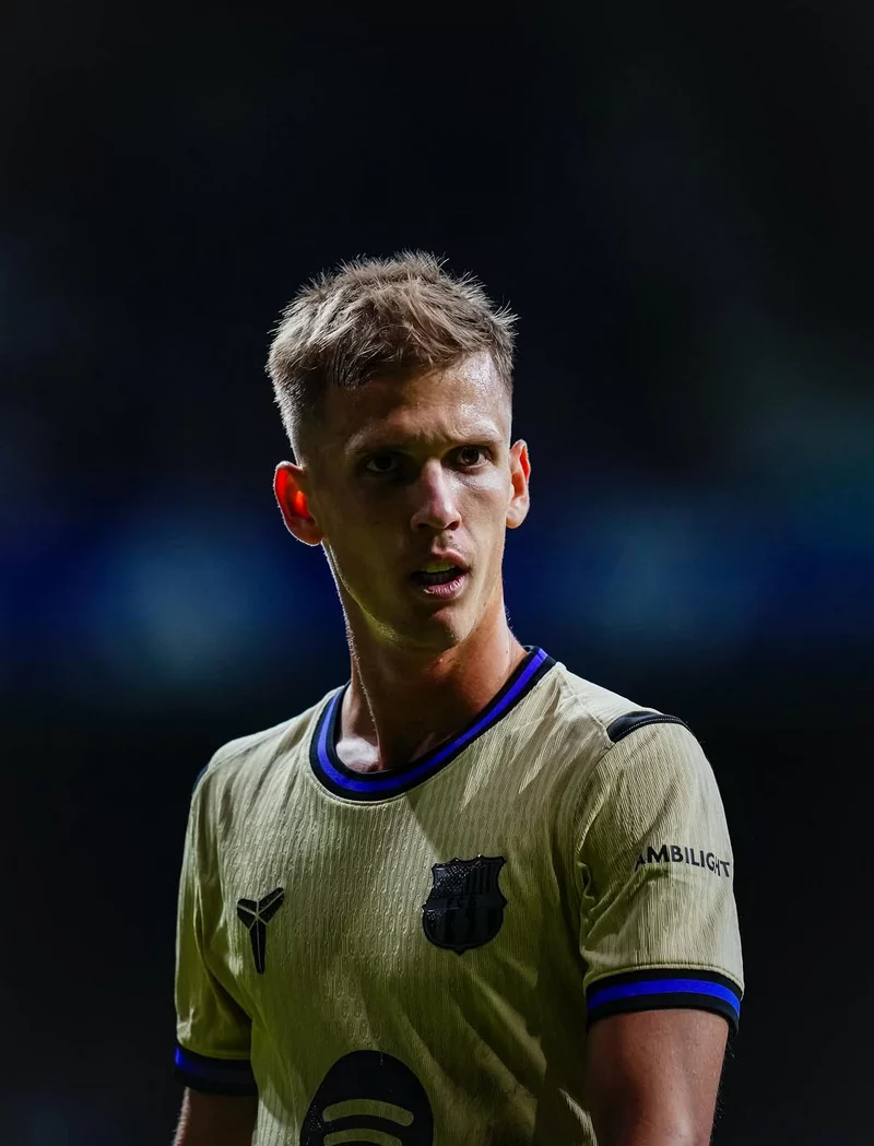 Dani Olmo: Từ tài năng trẻ La Masia đến ngôi sao quốc tế
