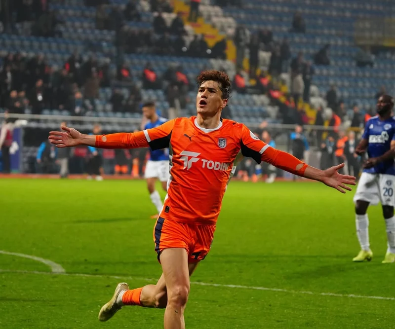 Hình ảnh cầu thủ Eldor Shomurodov 3