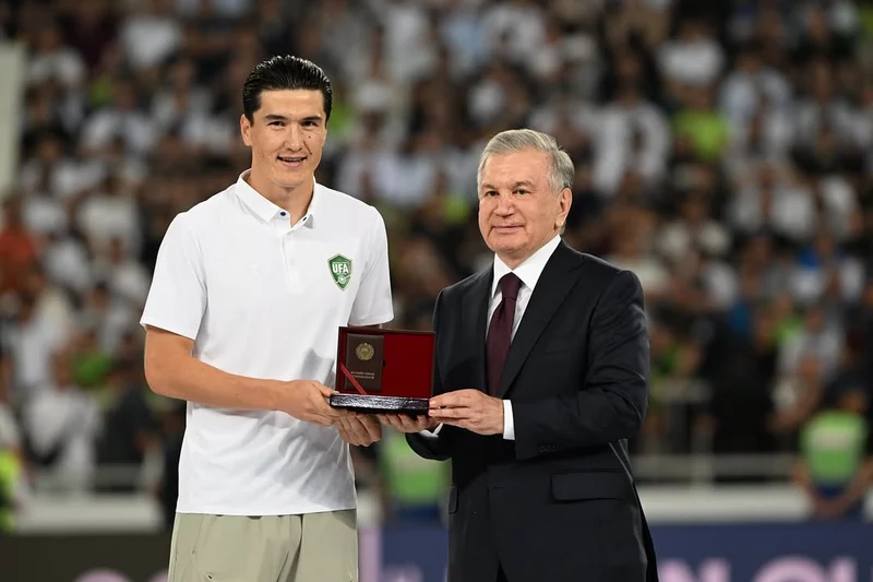 Hình ảnh cầu thủ Eldor Shomurodov 4