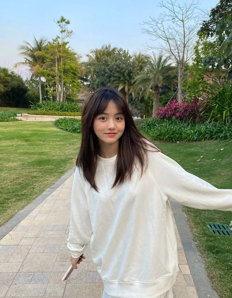 Gái xinh Trung Quốc chụp ảnh ngoài trời đầy cuốn hút