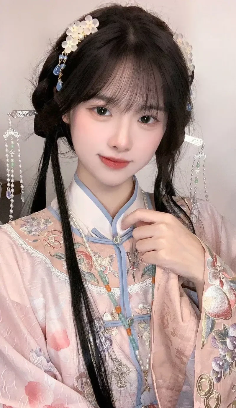 Gái xinh Trung Quốc mặc váy trắng cực cuốn hút