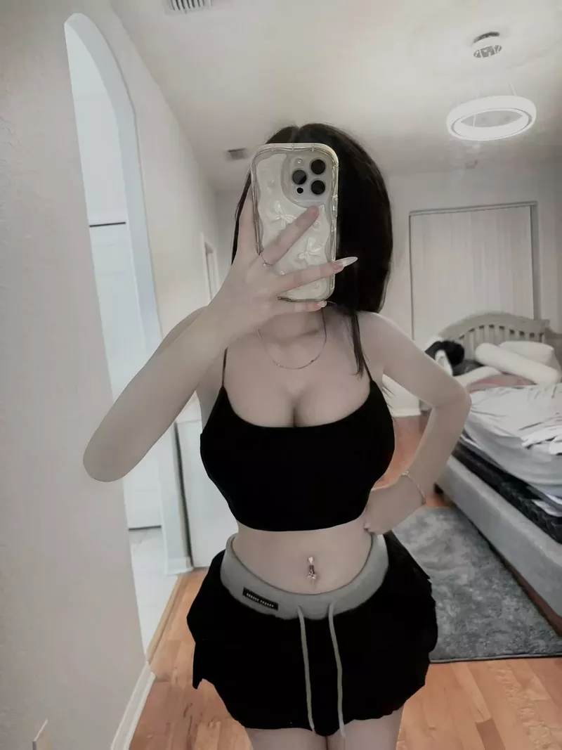 Gái xinh che mặt phong cách sexy kín đáo