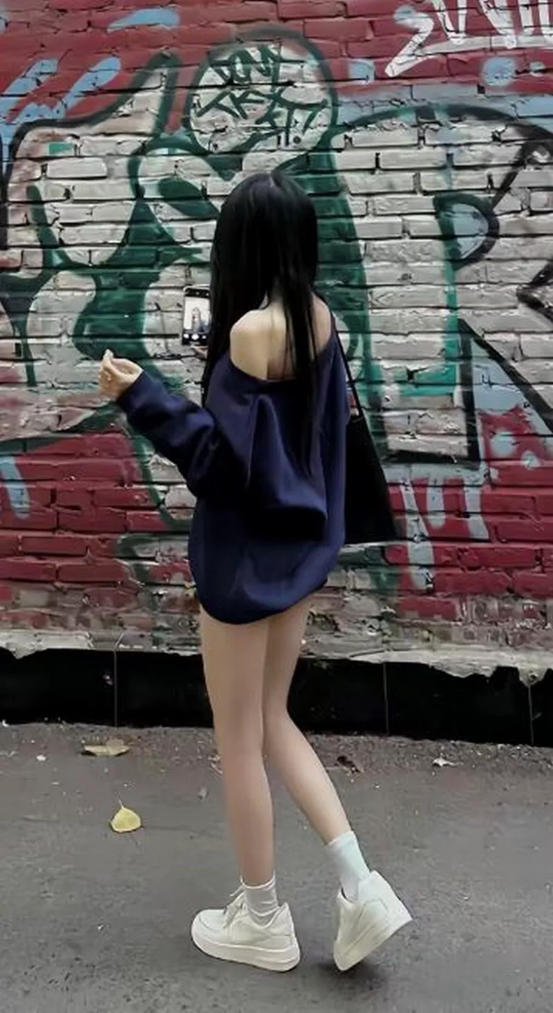 Gái xinh che mặt phong cách street style cá tính