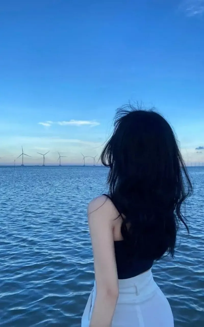 Gái xinh che mặt tạo dáng đơn giản mà đẹp