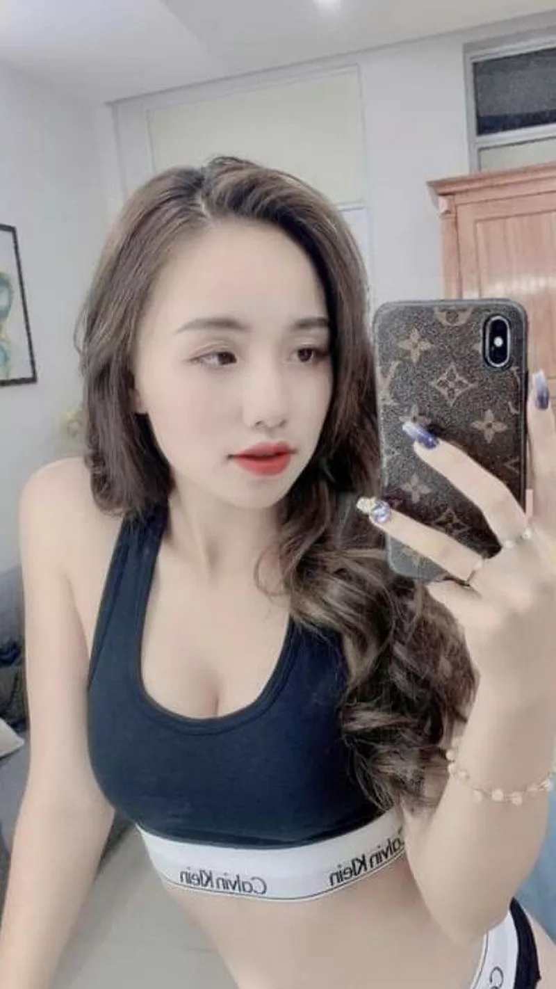 Gái xinh sexy khoe vóc dáng thon gọn