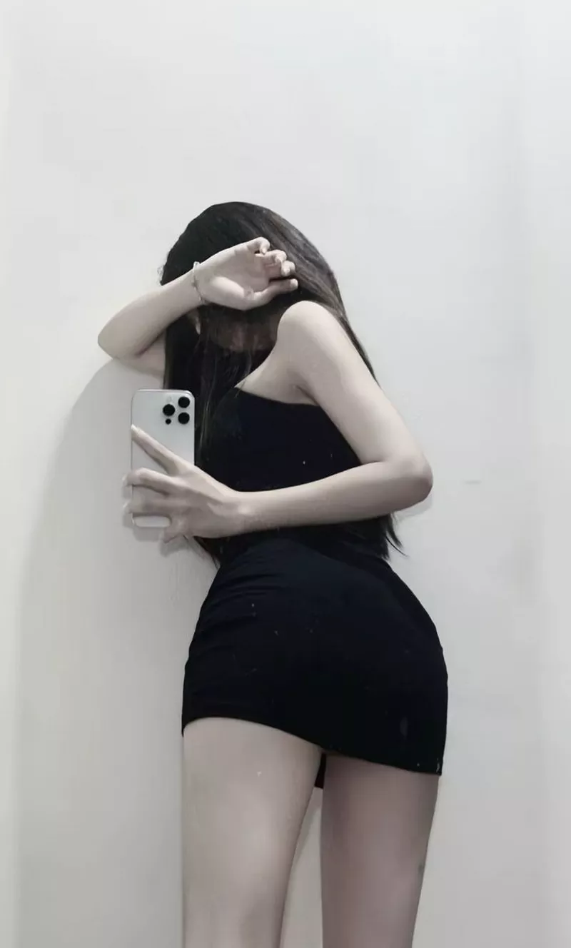 Gái xinh sexy mặc váy ngắn tôn đôi chân dài
