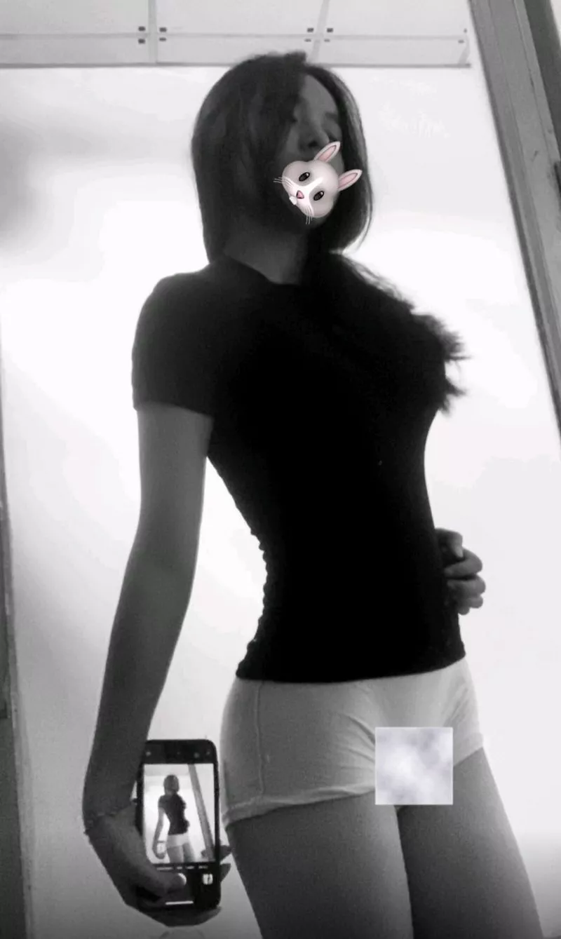 Gái xinh sexy pose dáng nhẹ nhàng cuốn hút