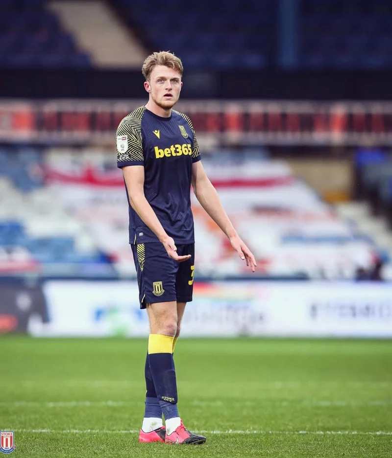 Hình ảnh cầu thủ Harry Souttar 2