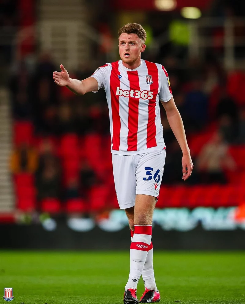 Hình ảnh cầu thủ Harry Souttar 4