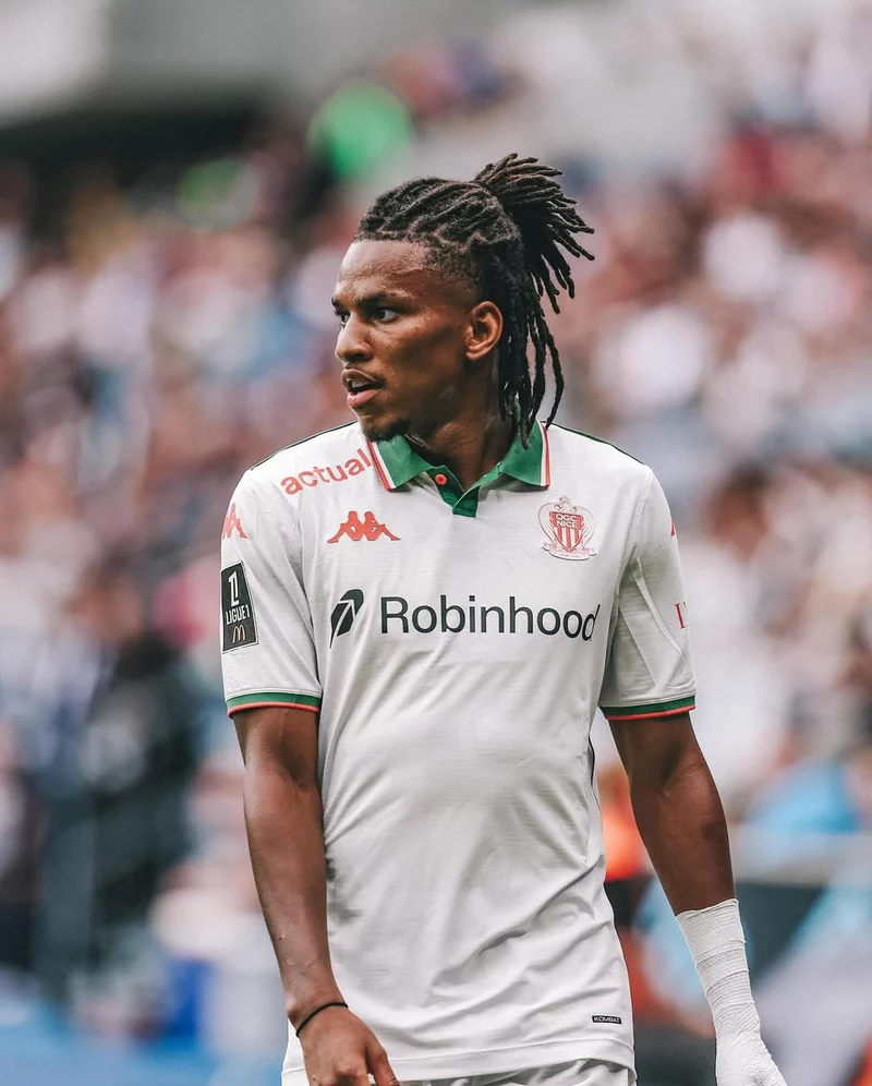 Hình ảnh cầu thủ Hicham Boudaoui 3