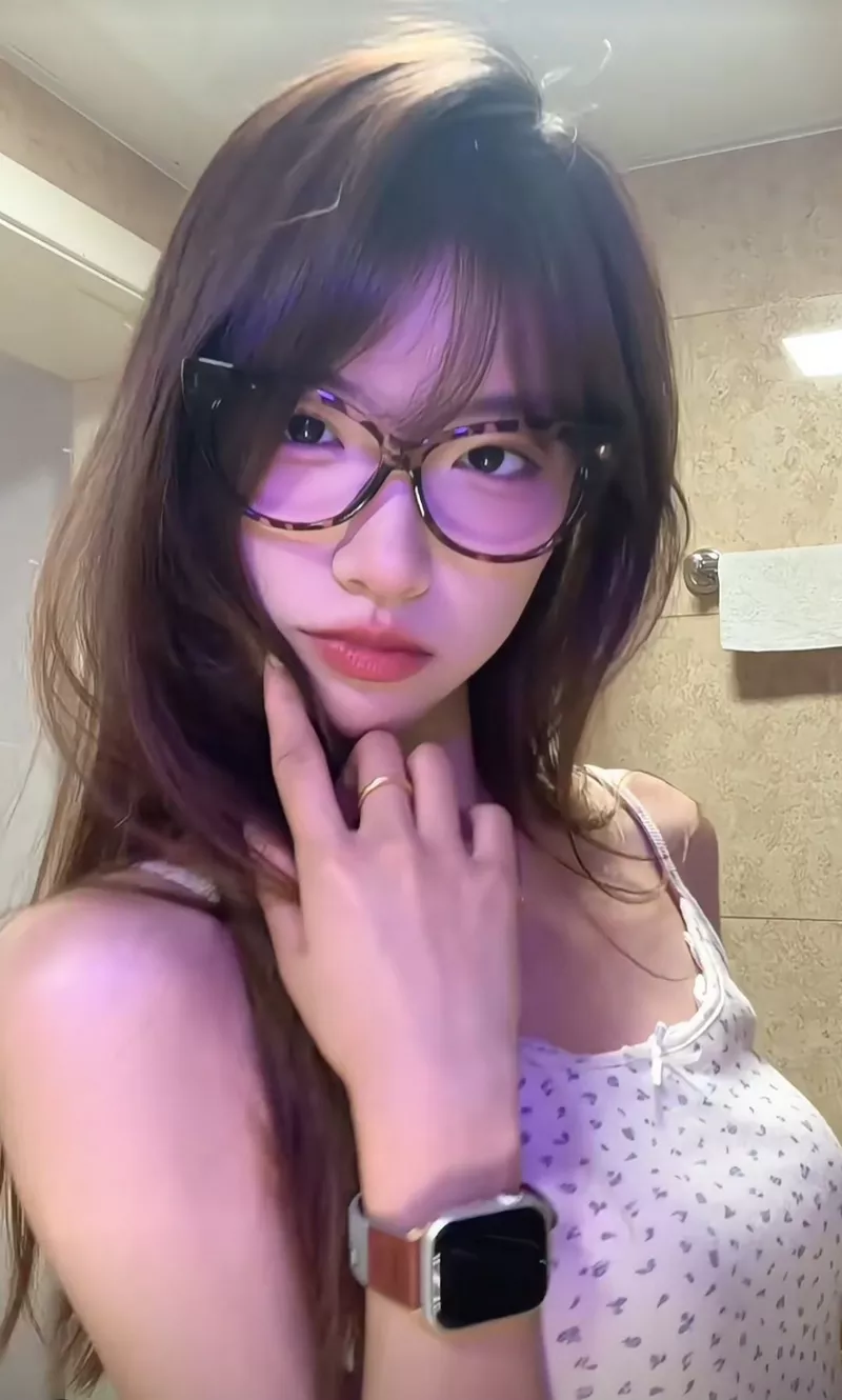 Hot girl Trung Quốc phong cách nhẹ nhàng, trong trẻo