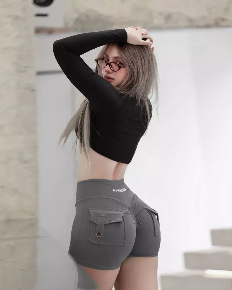 Hot girl mông to đẹp diện đồ đơn giản tinh tế