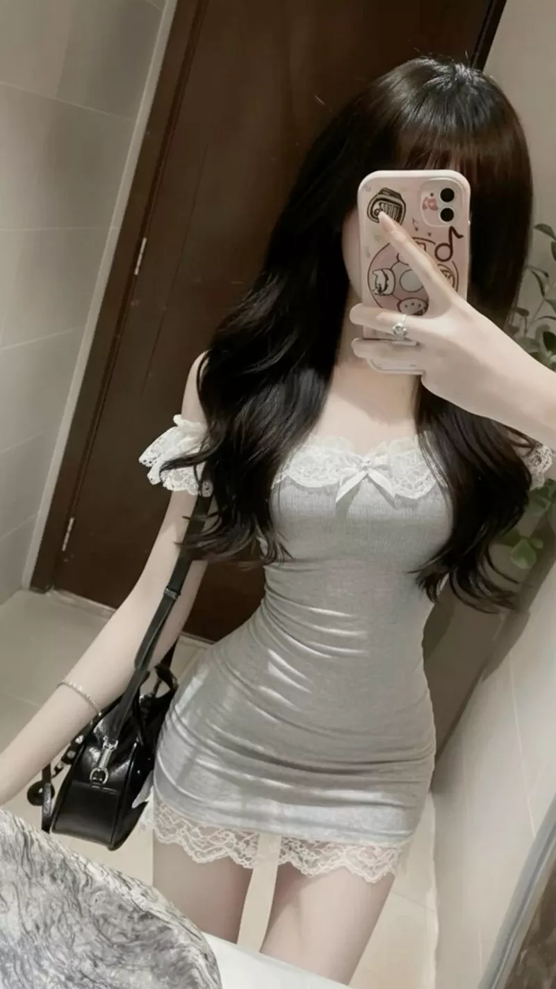 Hot girl sexy tạo dáng đầy tự tin