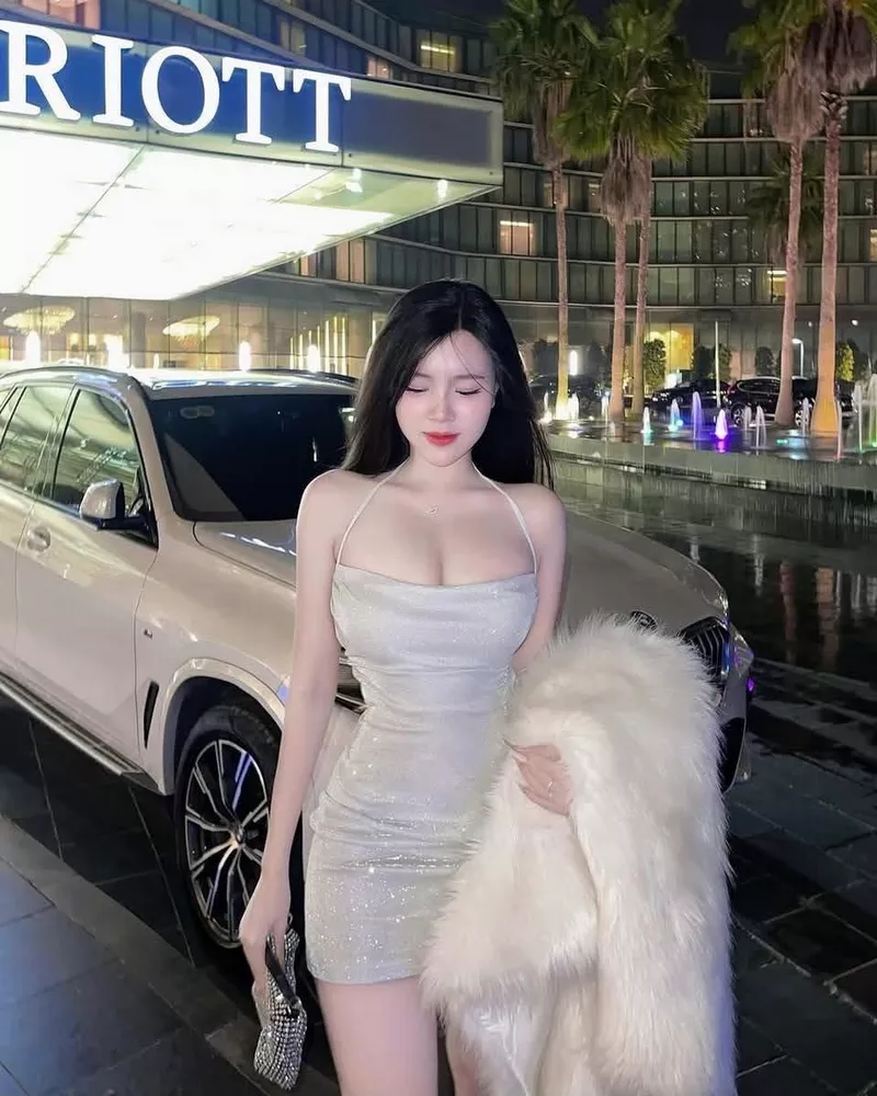 Hot girl xinh đẹp khoe vóc dáng gợi cảm tinh tế