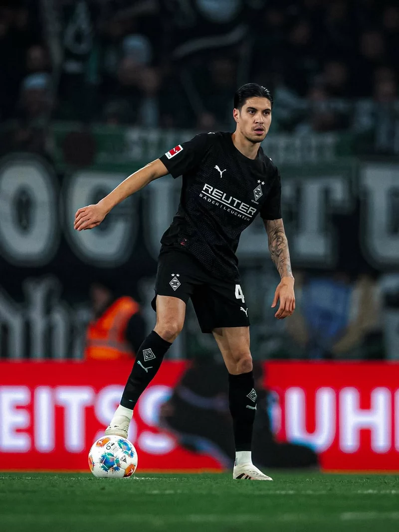 Hình ảnh cầu thủ Kevin Diks 4