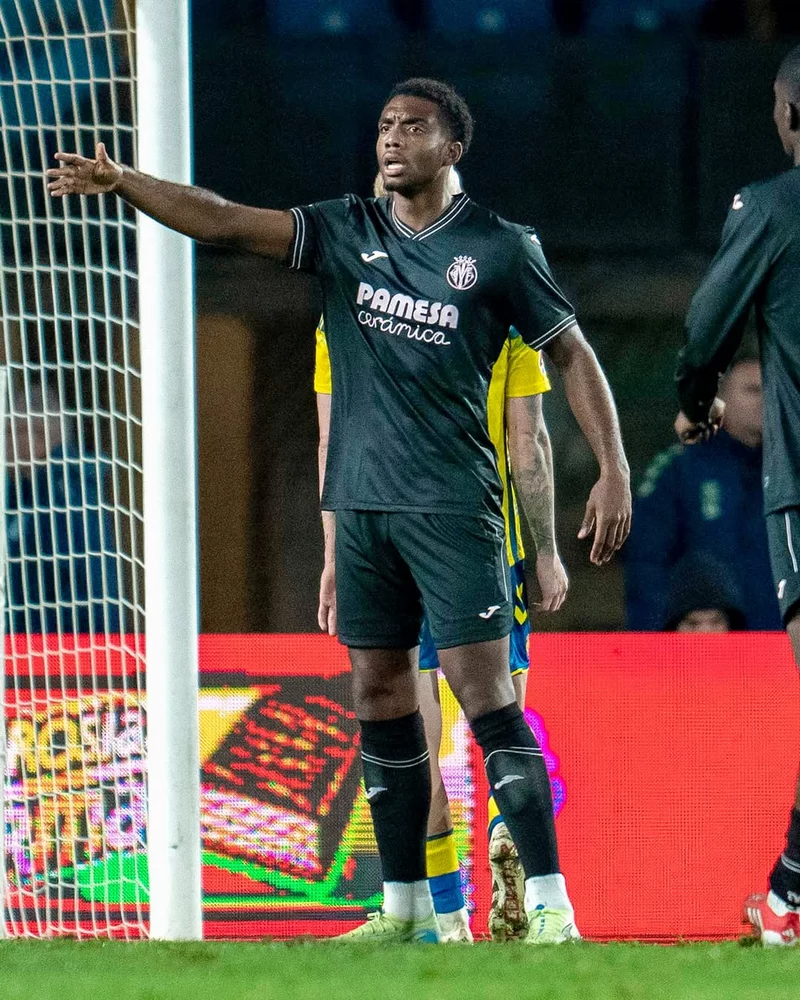 Hình ảnh cầu thủ Logan Costa 3