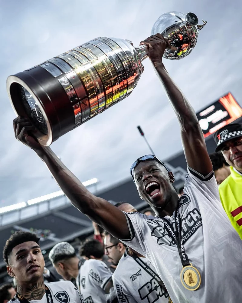 Hình ảnh cầu thủ Luiz Henrique 1