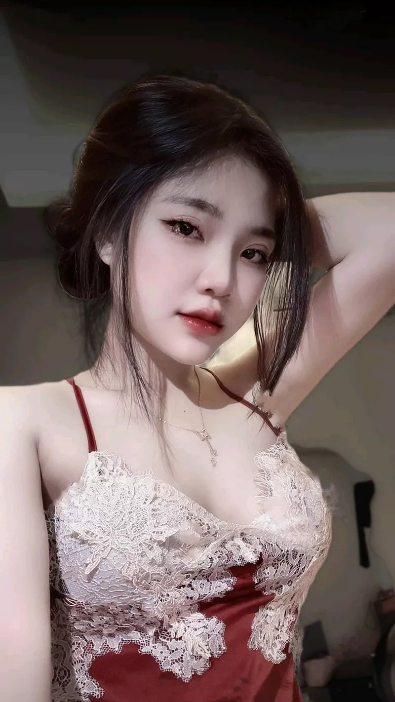 Người mẫu nữ xinh đẹp với thân hình gợi cảm tự nhiên