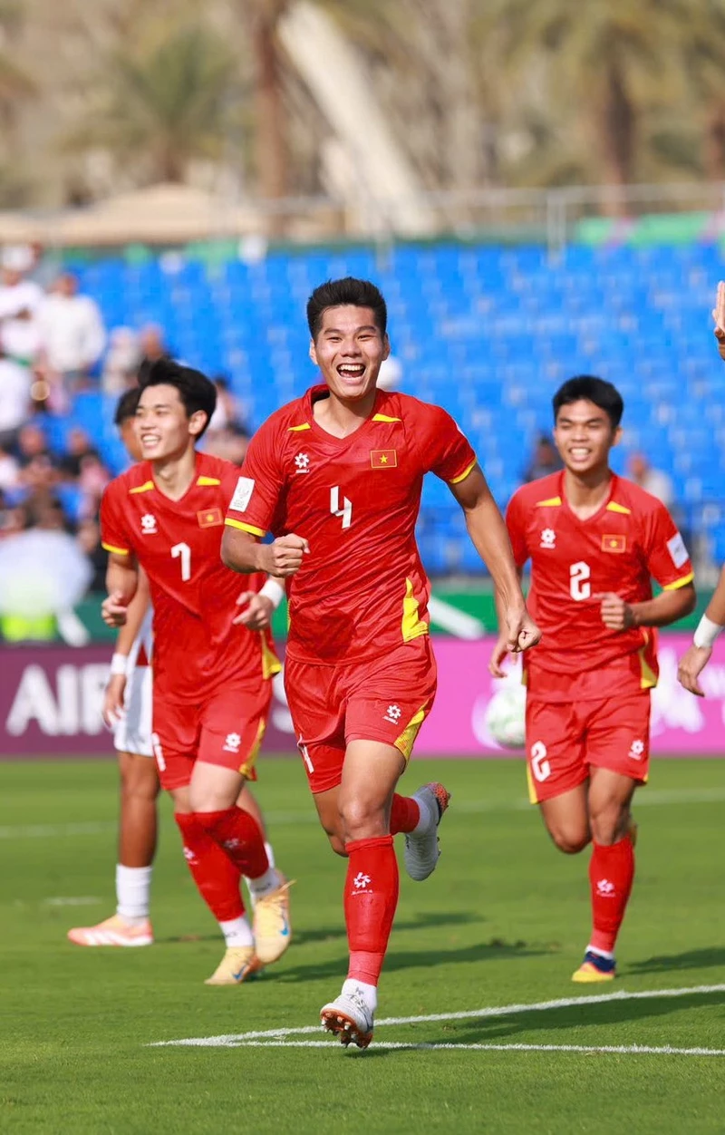 Hình ảnh cầu thủ Nguyễn Hiểu Minh 1