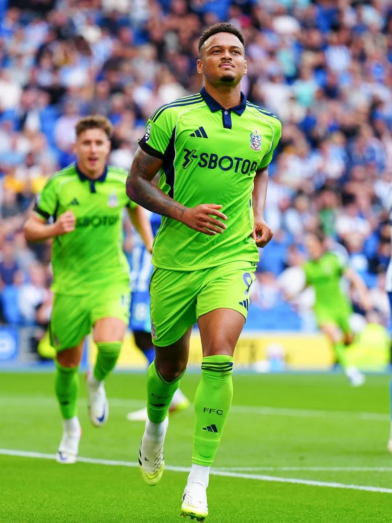 Hình ảnh cầu thủ Rodrigo Muniz 3