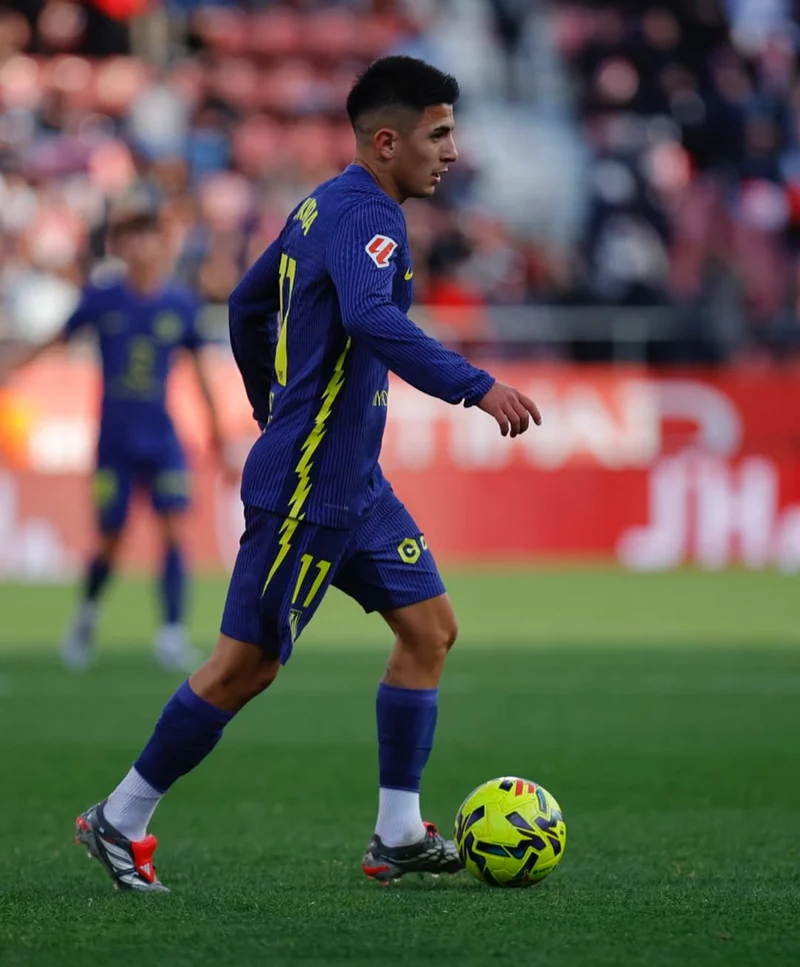 Hình ảnh cầu thủ Thiago Almada 1