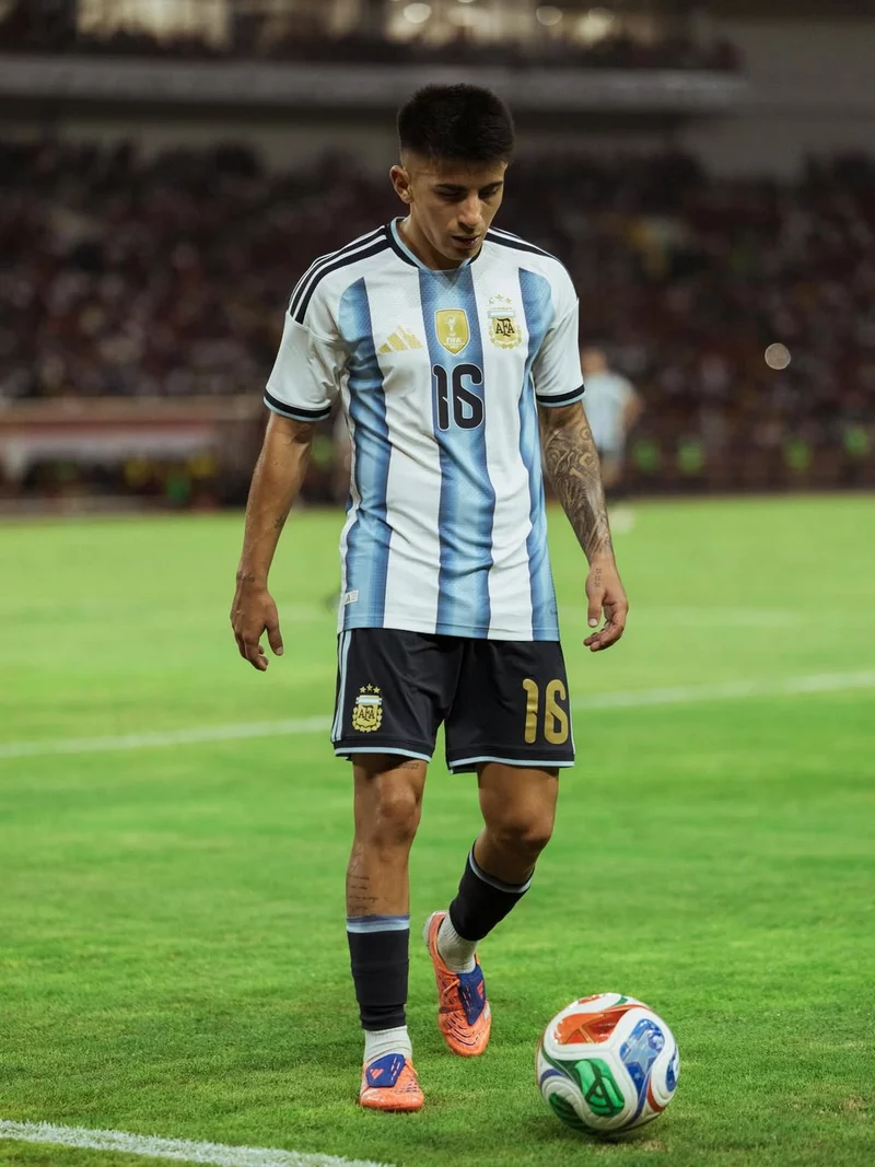 Hình ảnh cầu thủ Thiago Almada 2