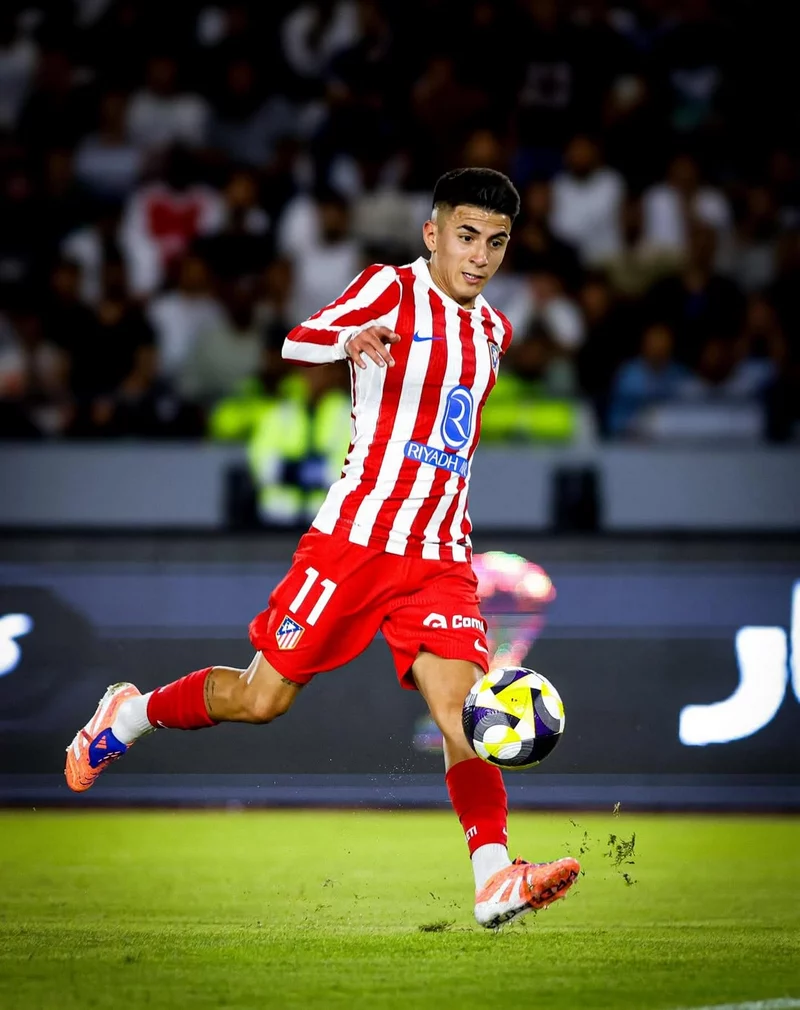 Hình ảnh cầu thủ Thiago Almada 3
