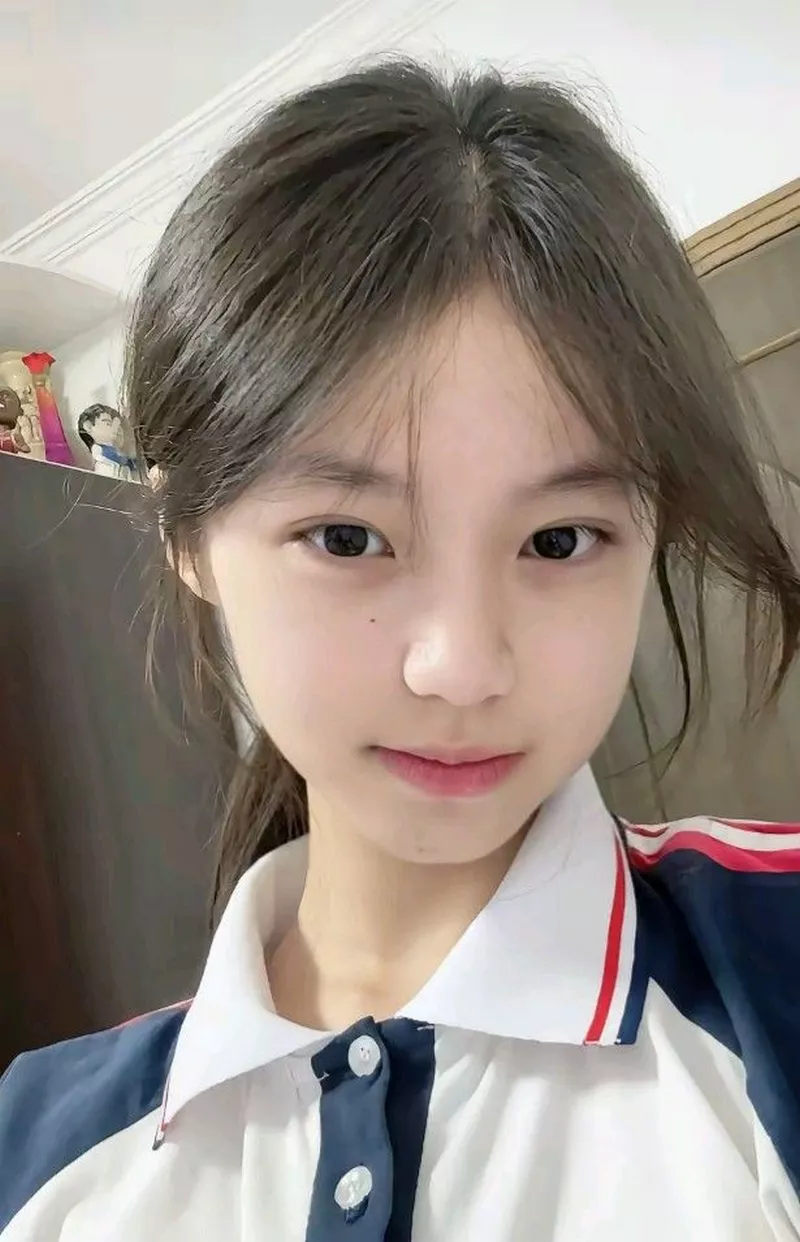 Thiếu nữ Trung Quốc xinh đẹp trong nắng chiều