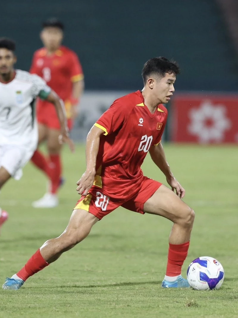 Hình ảnh cầu thủ Võ Anh Quân 3